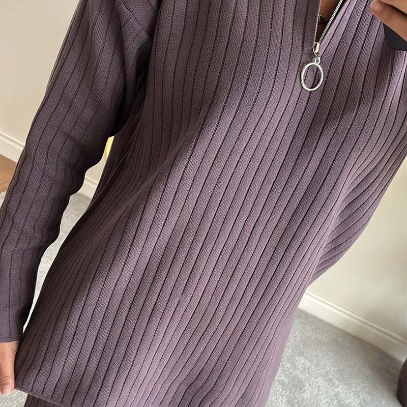 Ensemble confortable deux pièces pour femme en maille côtelée avec pantalon à jambes fendues Evani Paris